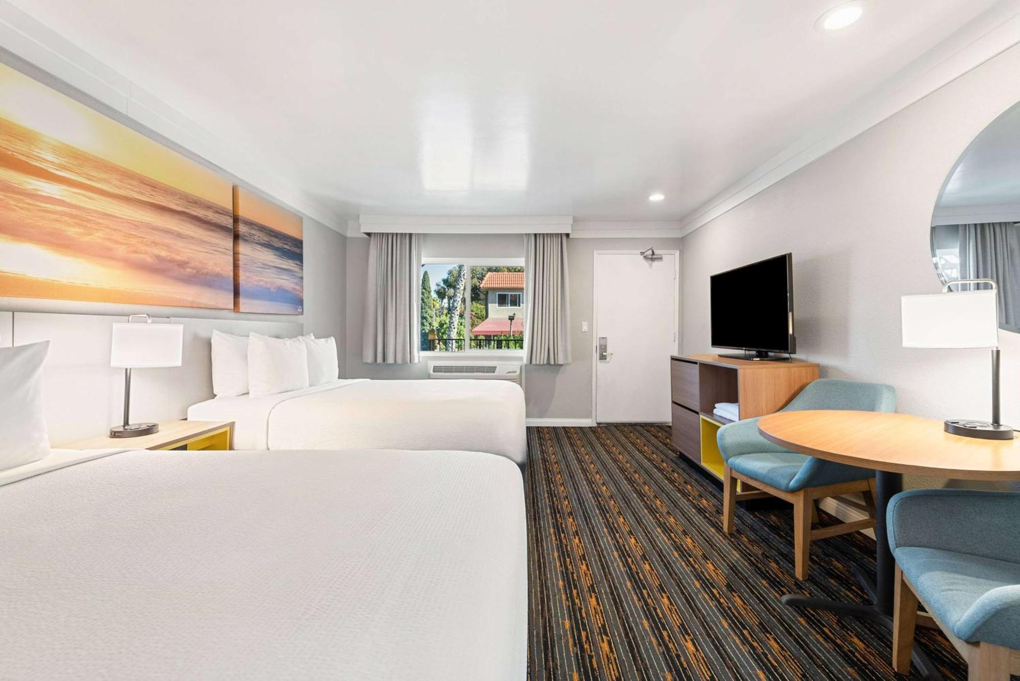 Days Inn By Wyndham San Diego Hotel Circle Екстер'єр фото