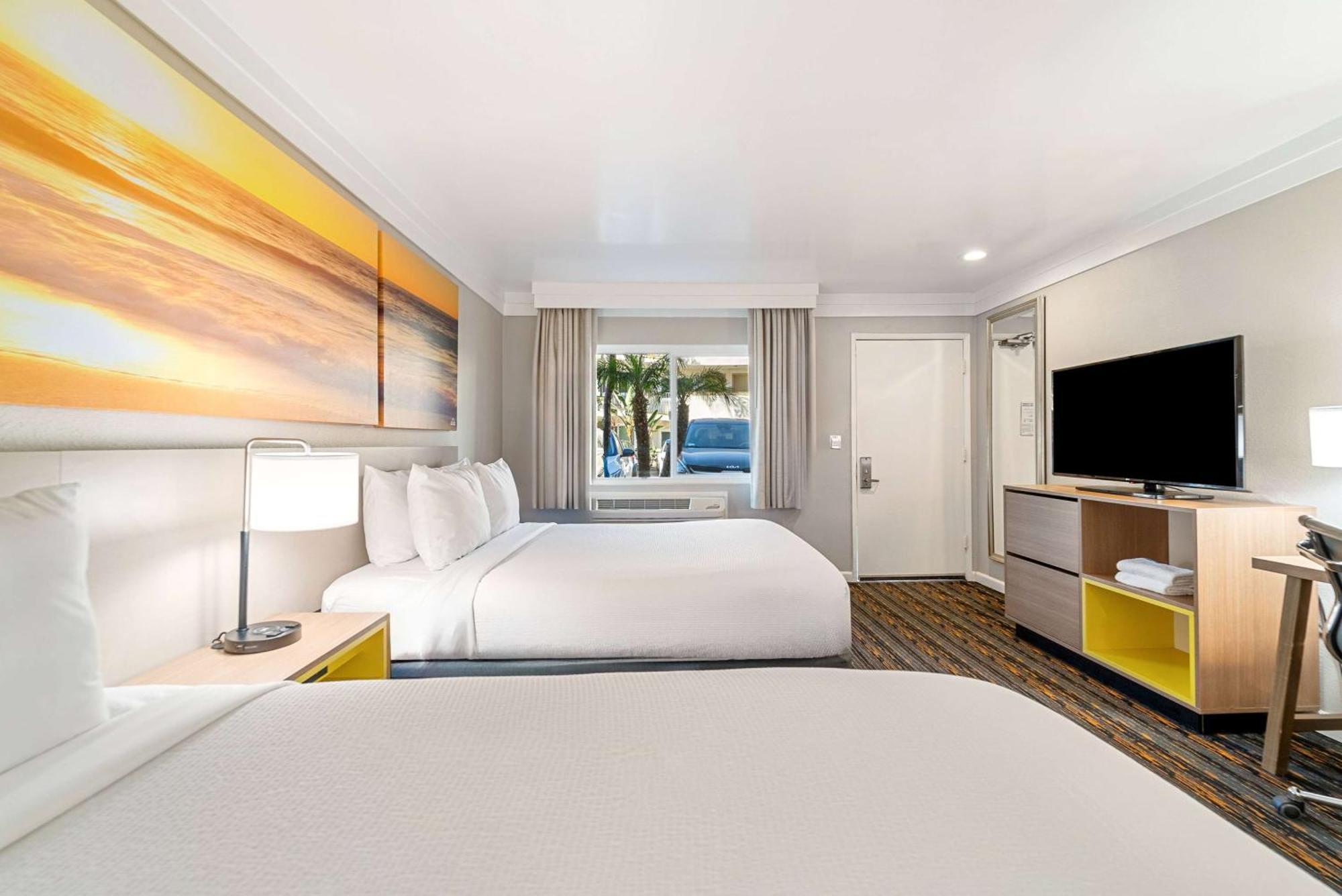 Days Inn By Wyndham San Diego Hotel Circle Екстер'єр фото