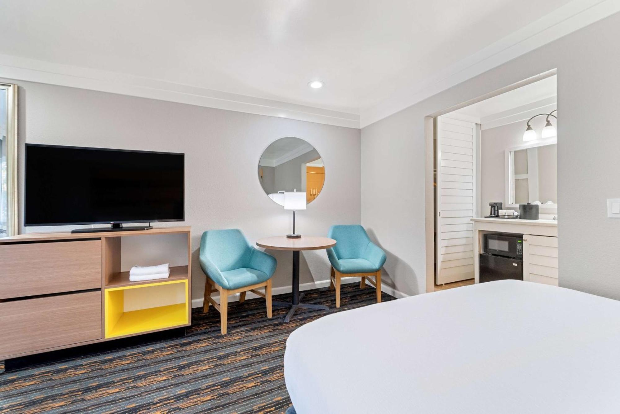 Days Inn By Wyndham San Diego Hotel Circle Екстер'єр фото