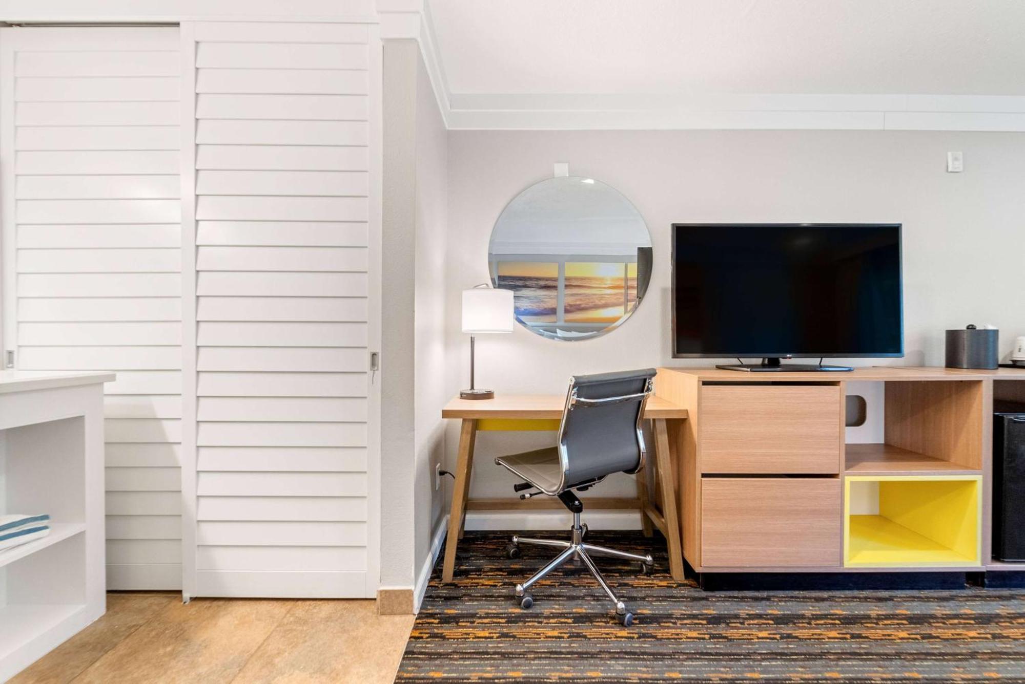 Days Inn By Wyndham San Diego Hotel Circle Екстер'єр фото
