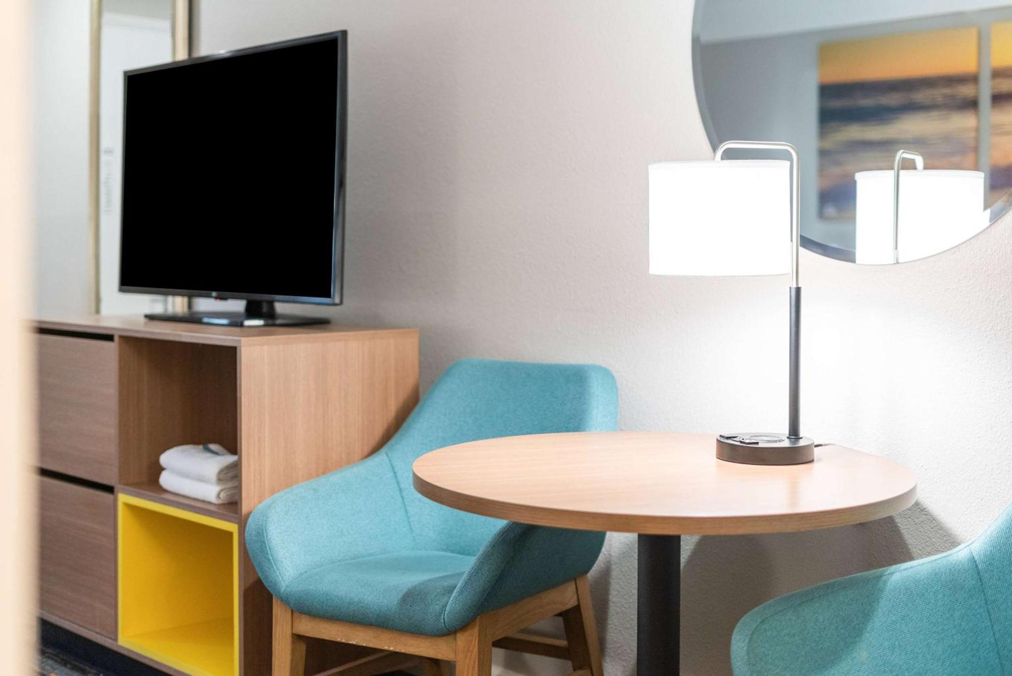 Days Inn By Wyndham San Diego Hotel Circle Екстер'єр фото