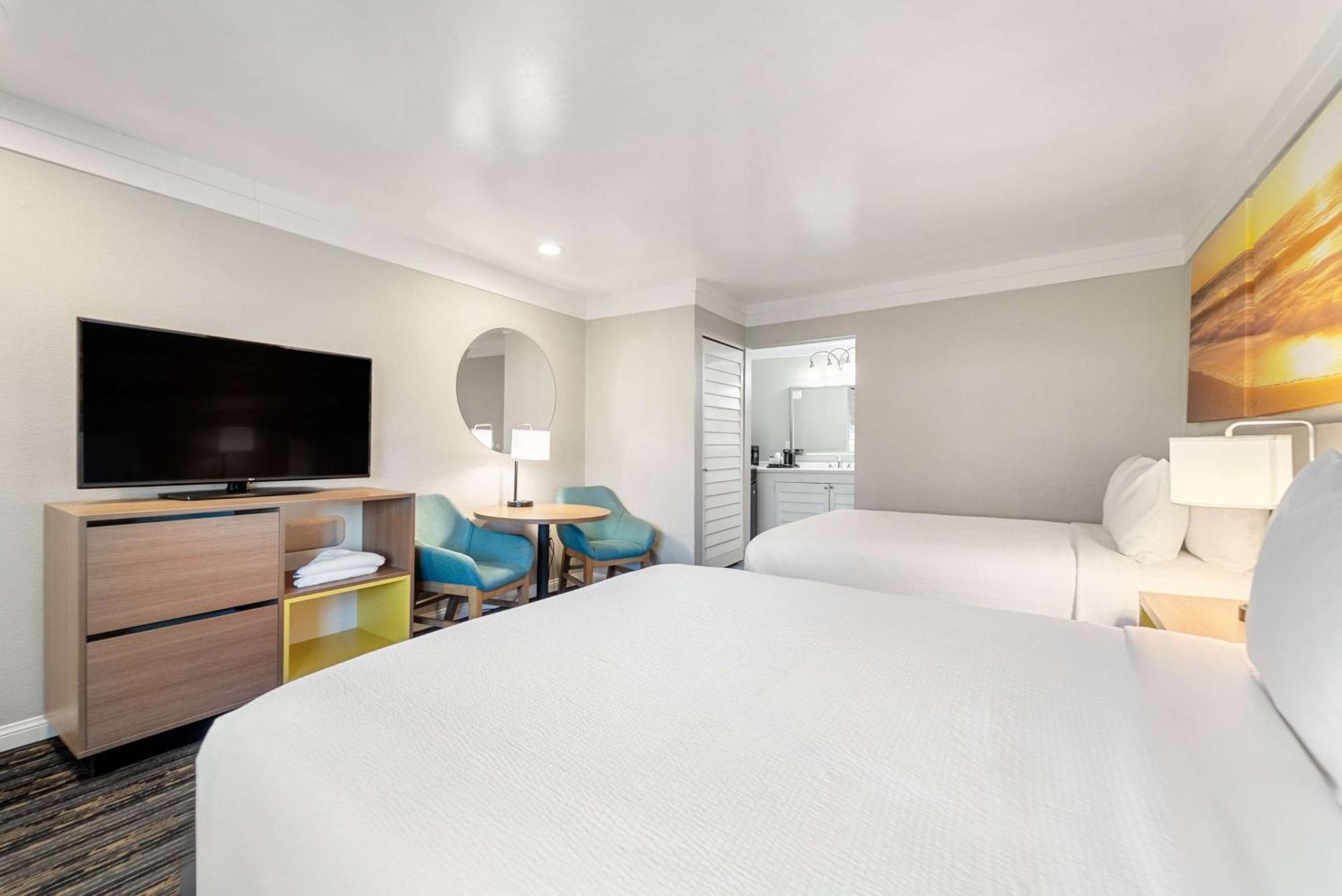 Days Inn By Wyndham San Diego Hotel Circle Екстер'єр фото