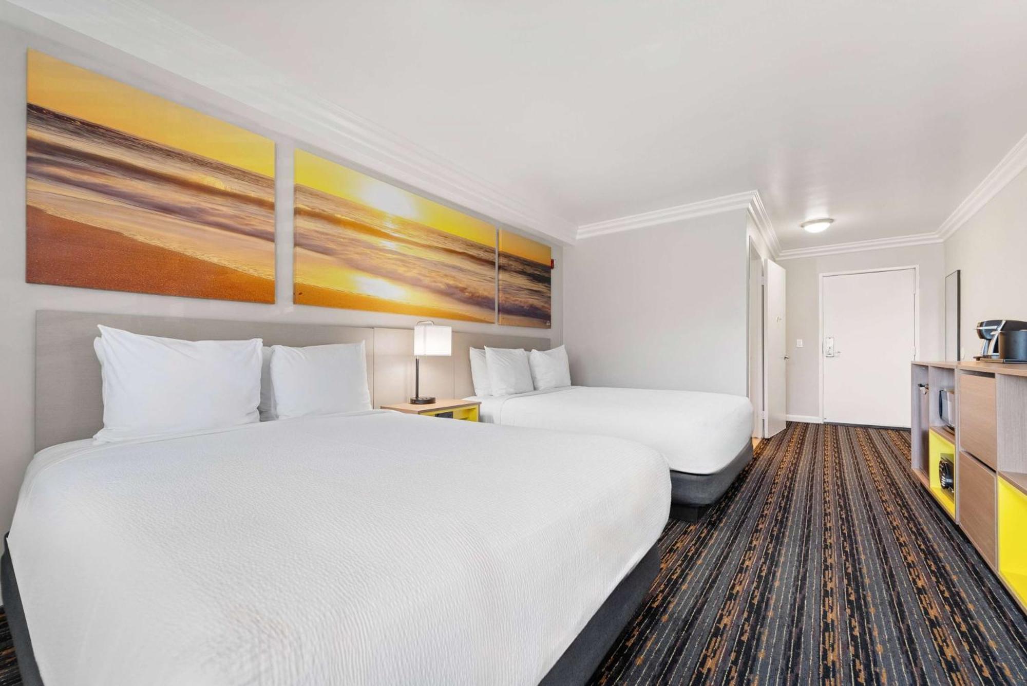 Days Inn By Wyndham San Diego Hotel Circle Екстер'єр фото
