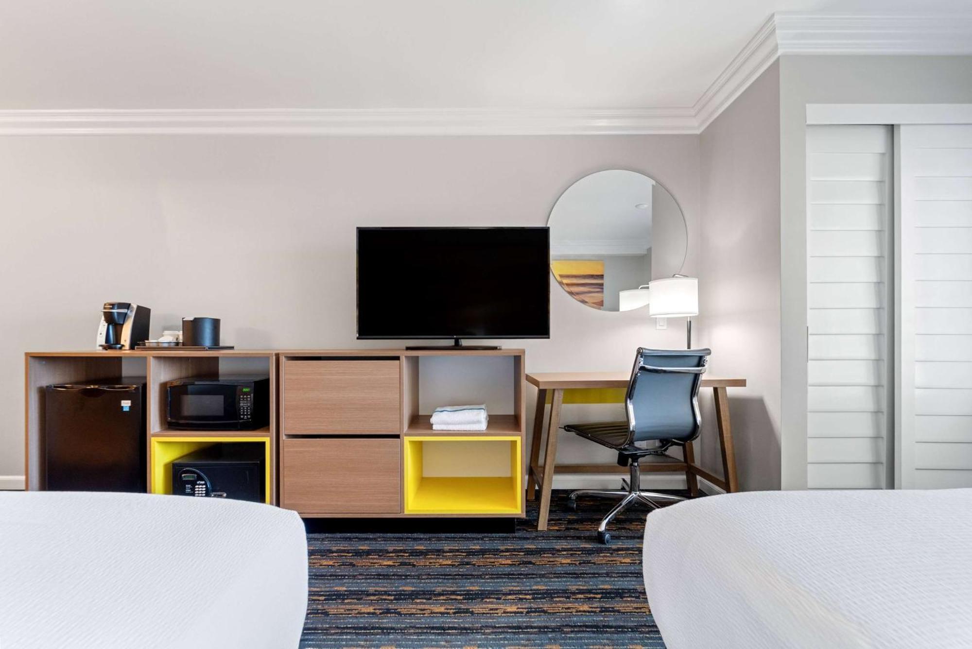 Days Inn By Wyndham San Diego Hotel Circle Екстер'єр фото