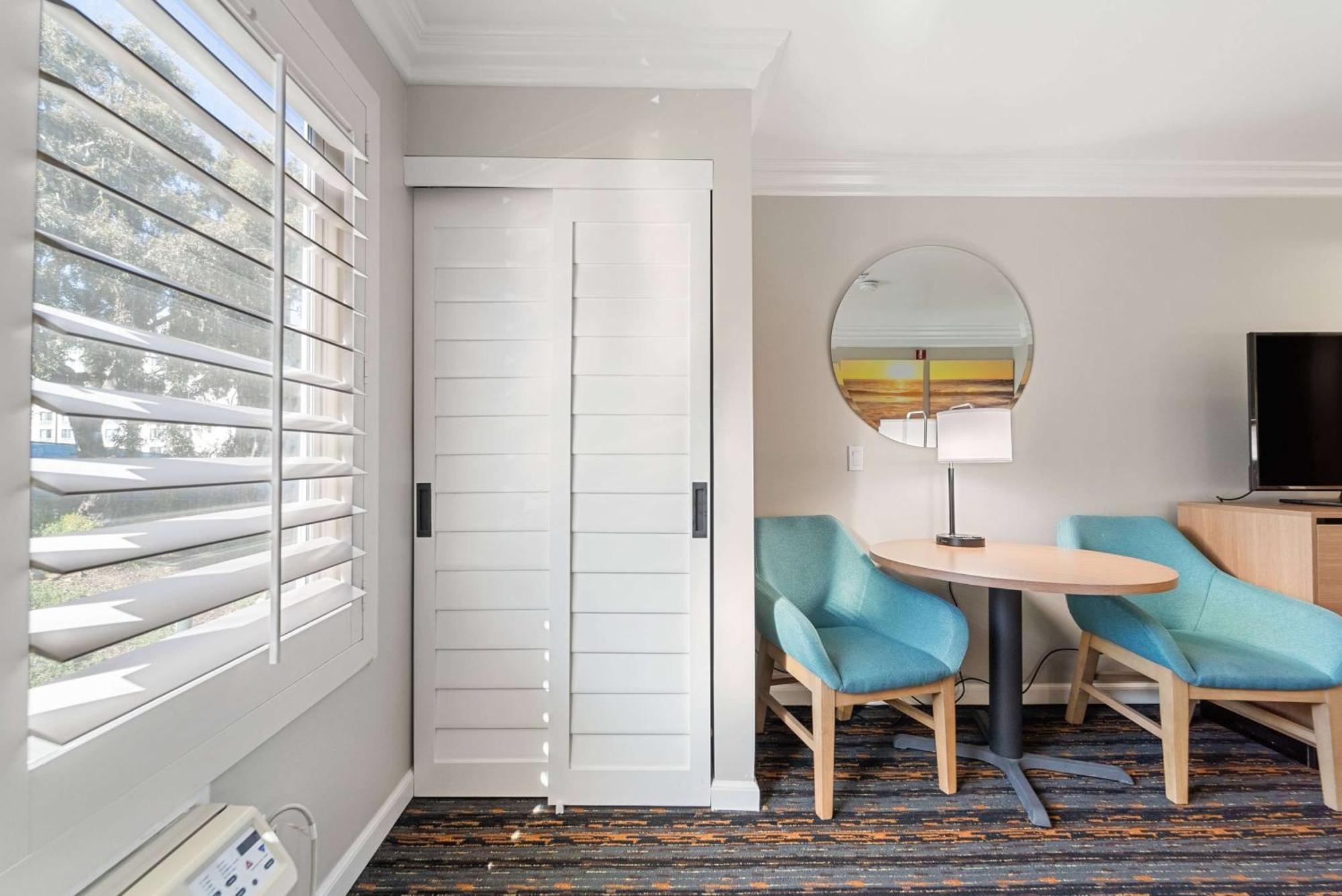 Days Inn By Wyndham San Diego Hotel Circle Екстер'єр фото