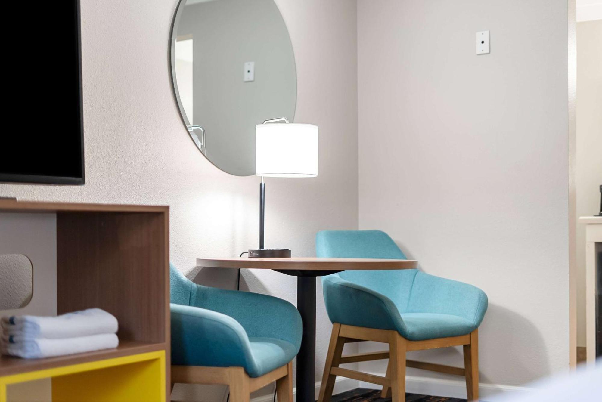 Days Inn By Wyndham San Diego Hotel Circle Екстер'єр фото