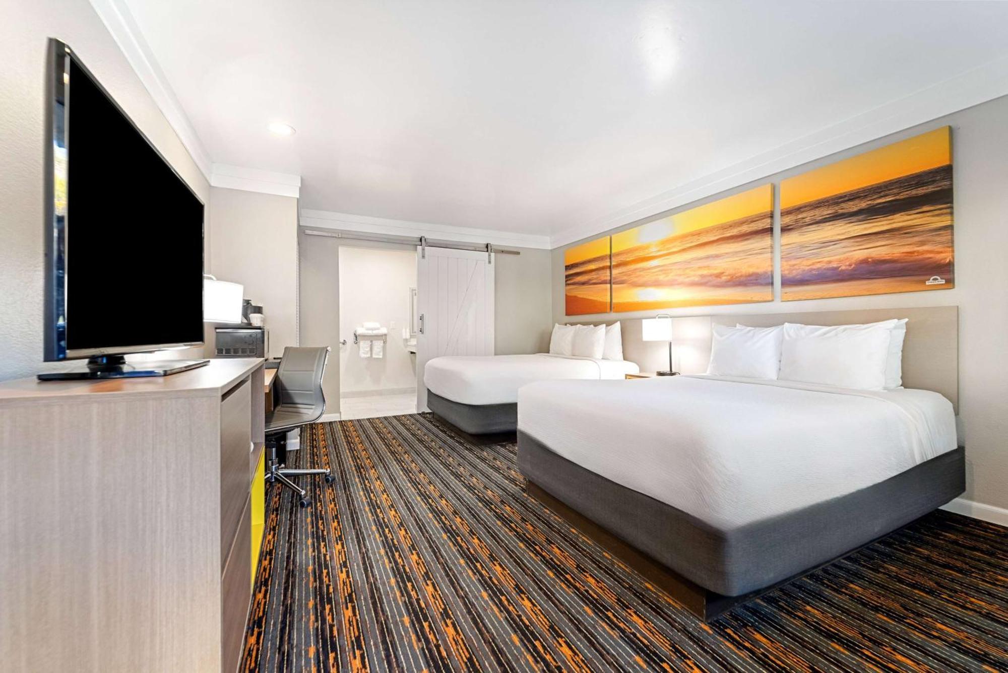 Days Inn By Wyndham San Diego Hotel Circle Екстер'єр фото