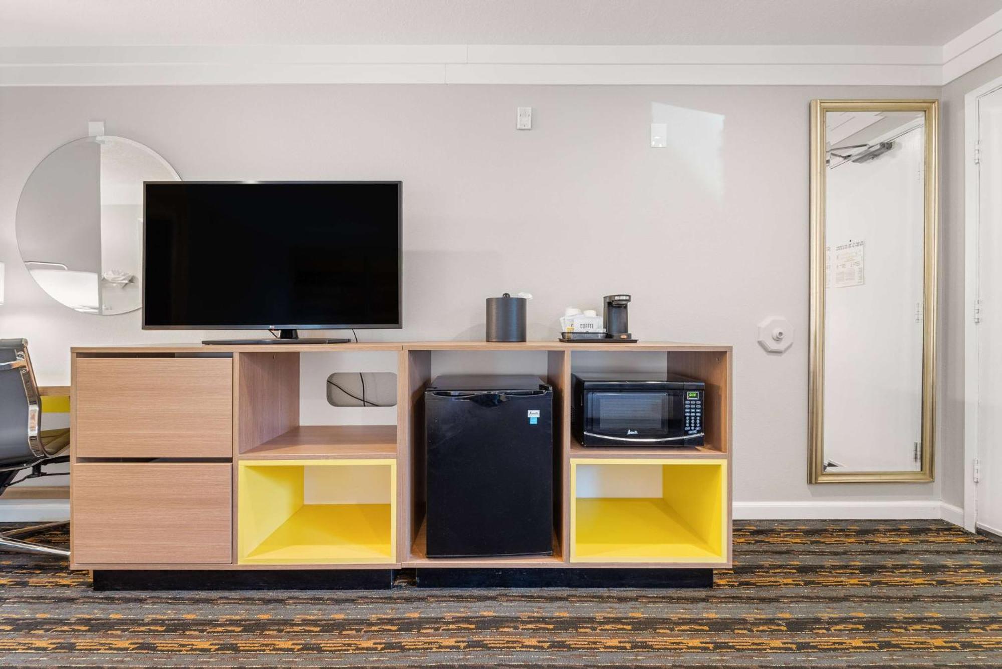 Days Inn By Wyndham San Diego Hotel Circle Екстер'єр фото