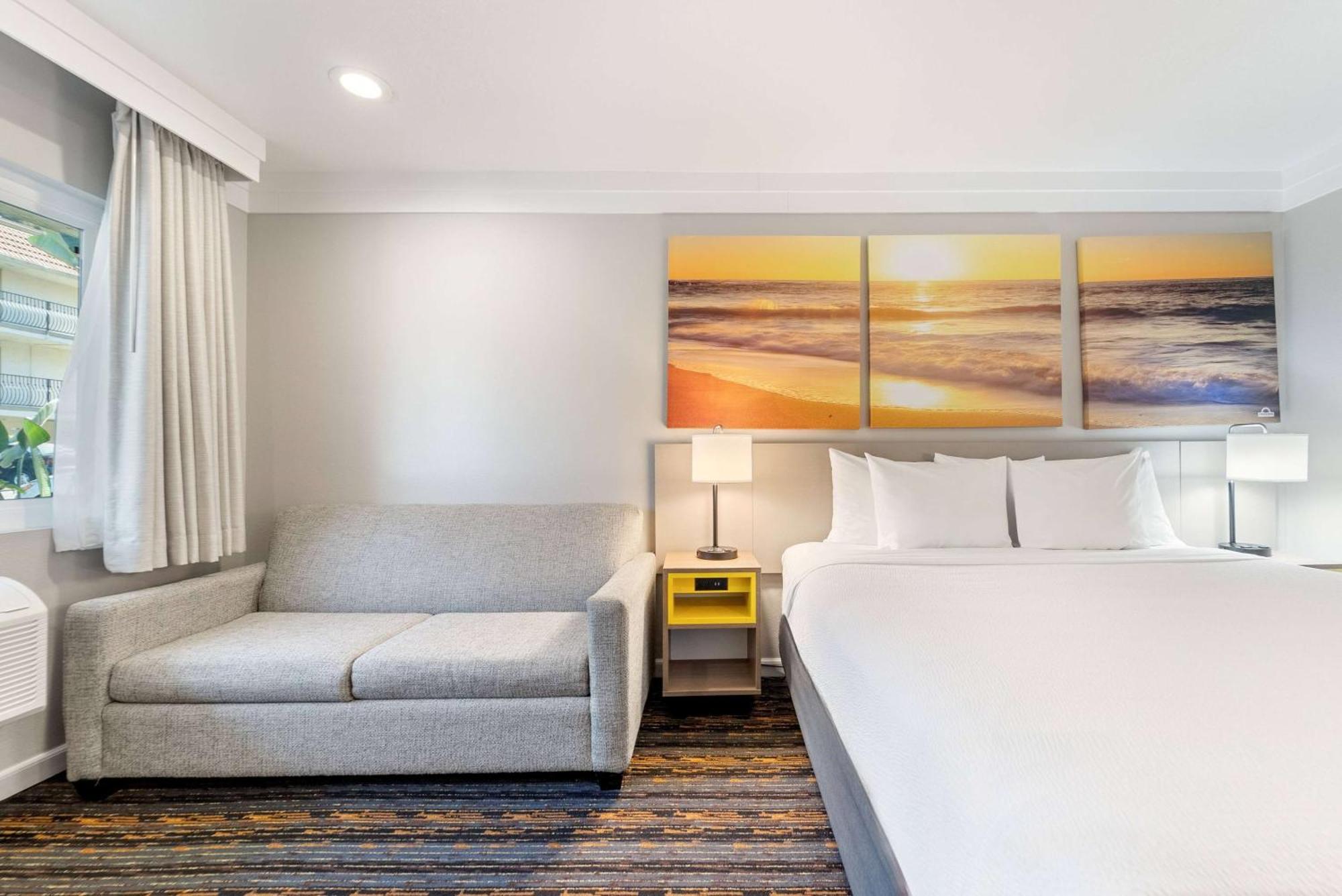 Days Inn By Wyndham San Diego Hotel Circle Екстер'єр фото