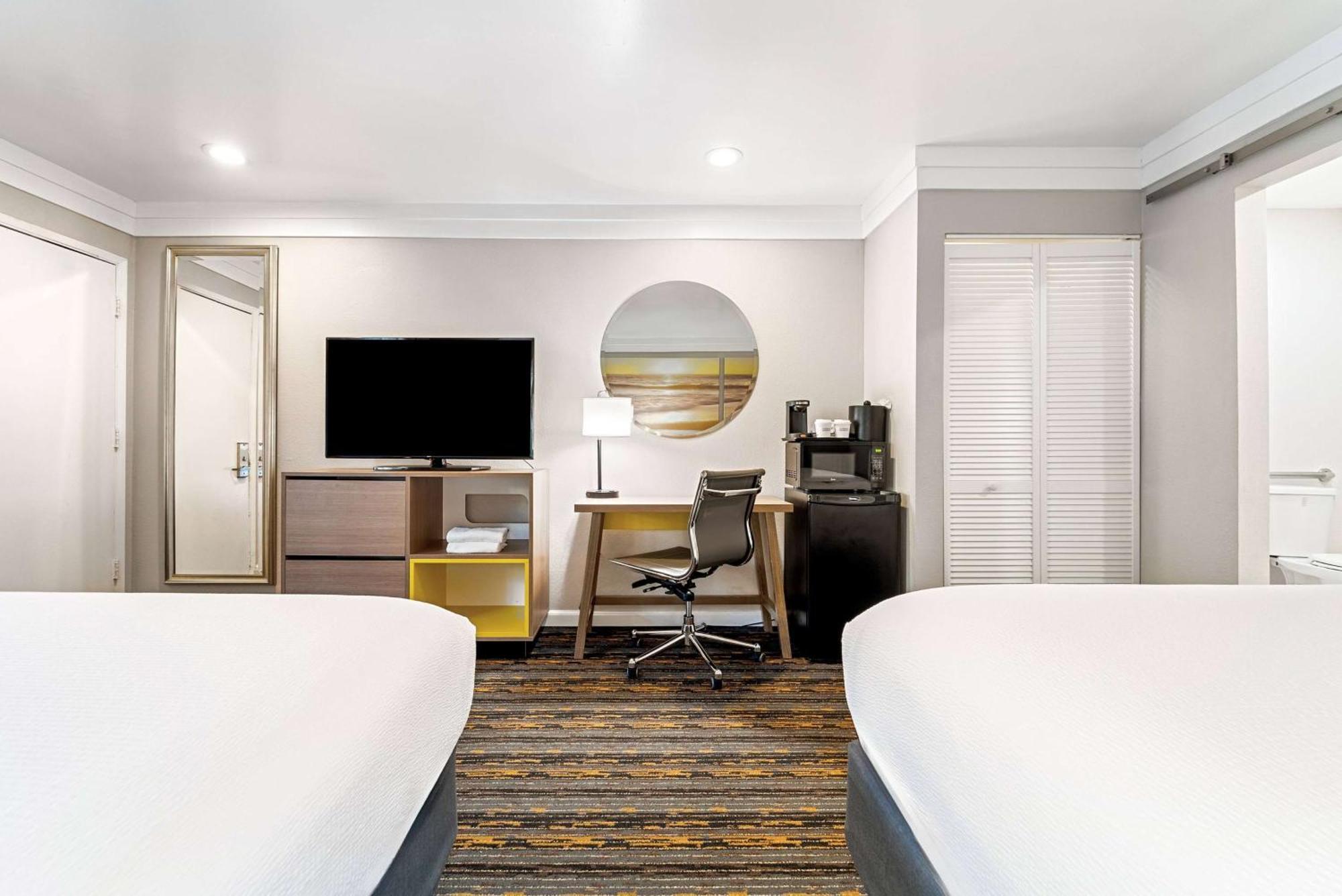 Days Inn By Wyndham San Diego Hotel Circle Екстер'єр фото