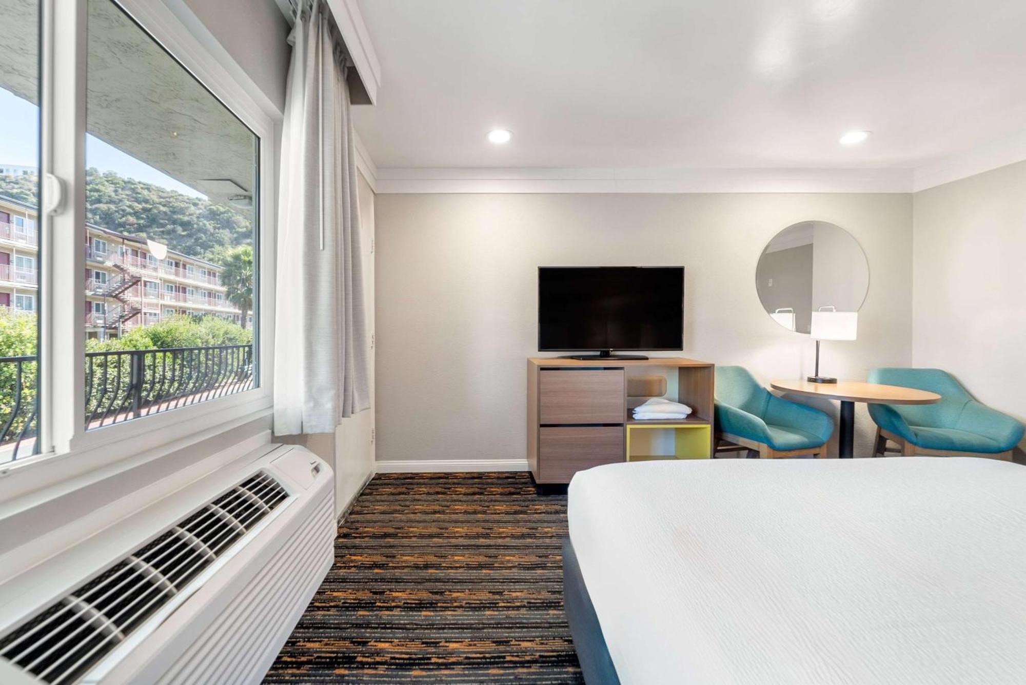 Days Inn By Wyndham San Diego Hotel Circle Екстер'єр фото