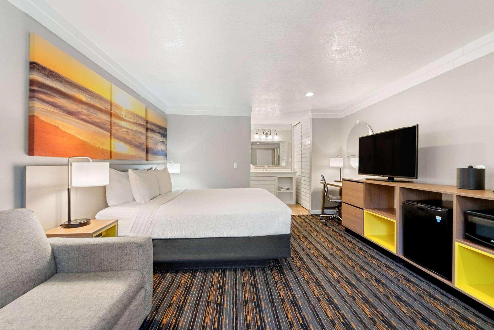 Days Inn By Wyndham San Diego Hotel Circle Екстер'єр фото