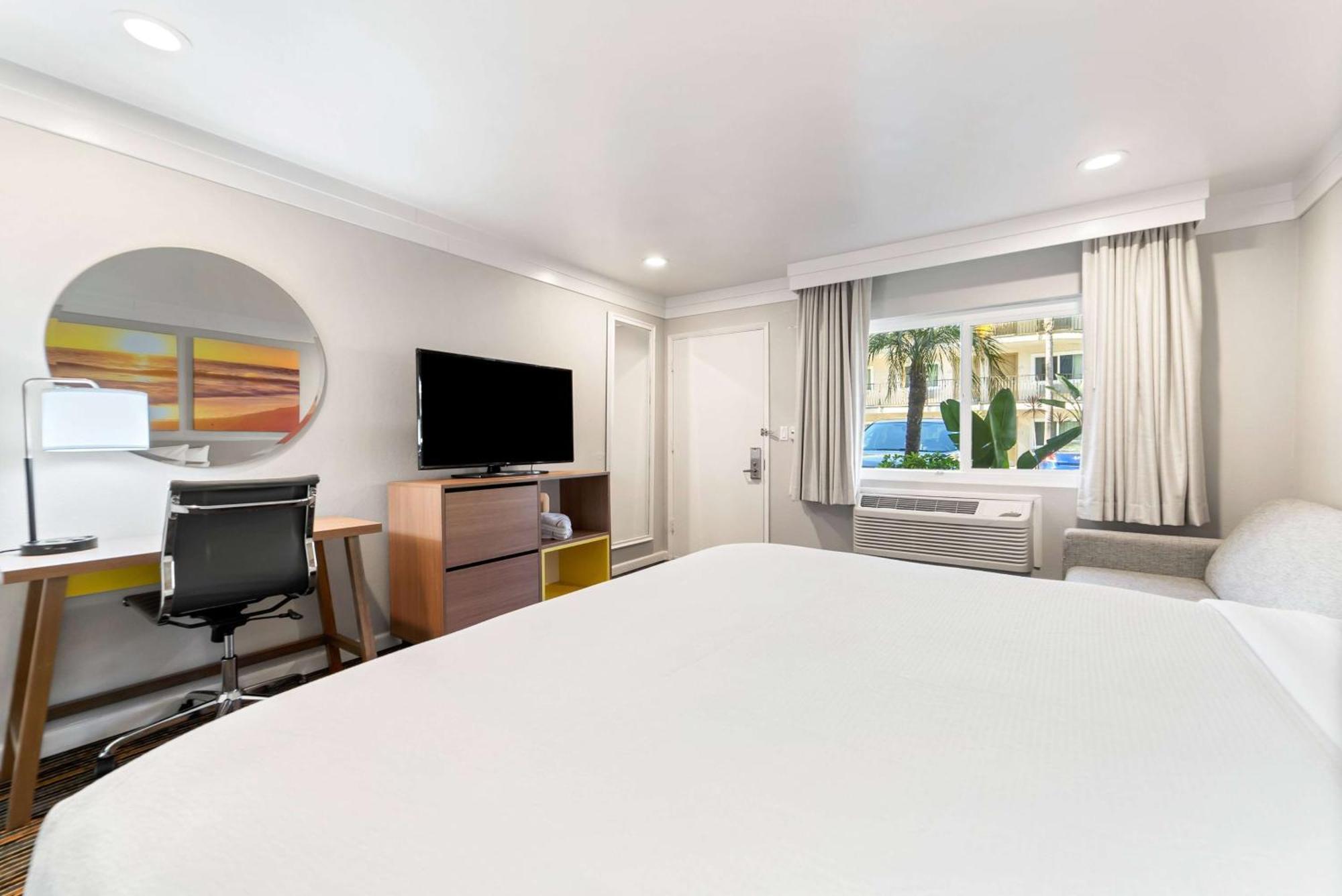 Days Inn By Wyndham San Diego Hotel Circle Екстер'єр фото