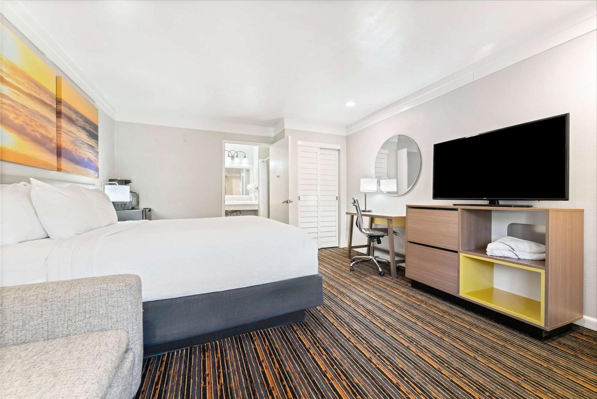 Days Inn By Wyndham San Diego Hotel Circle Екстер'єр фото